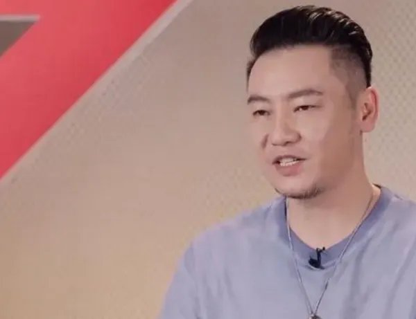 阿Kenn怎么了,为何会突然抱头痛哭?