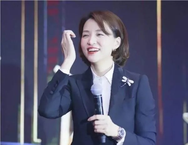 如何评价董卿的长相？