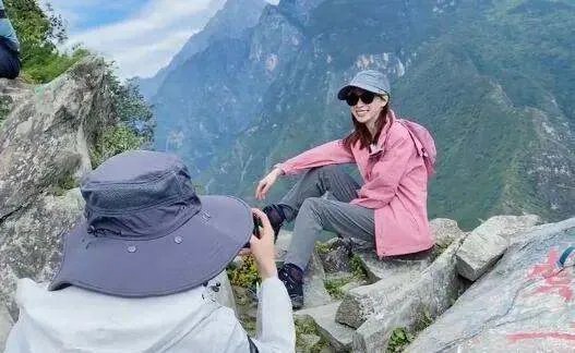 周二珂宣布已经分手,那么她会回去开播吗?