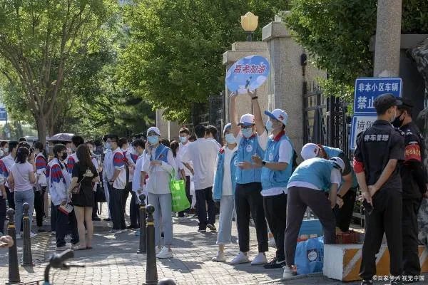 在2022高考首日,发生了哪些有爱的事情?