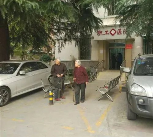 西安退休局长遇害 凶手痛哭流涕大喊“你害了我一辈子”