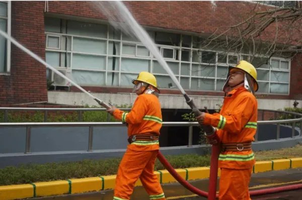 昆明呈贡一仓库起火了,导致其起火的原因是什么?