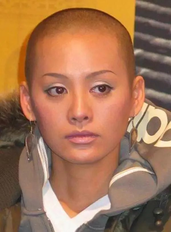 国内外有哪些明星秃头了依然很帅的?