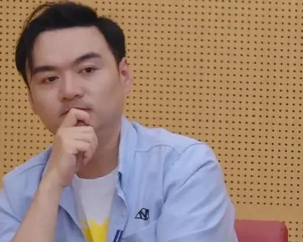 阿Kenn怎么了,为何会突然抱头痛哭?