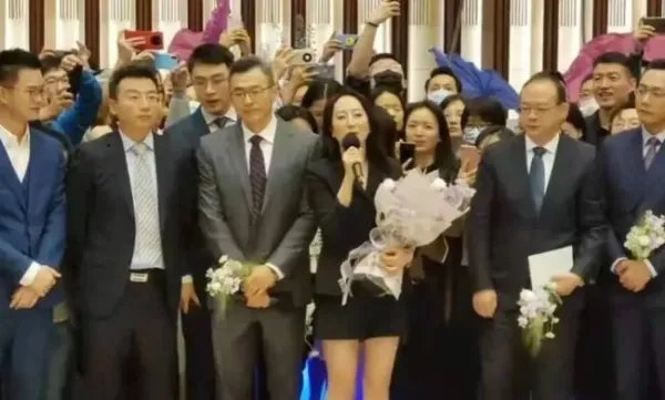 复工首日，孟晚舟与华为人齐声高歌，现场情况如何？