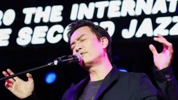 音乐家李泉官宣当爸,他的妻子有何背景?