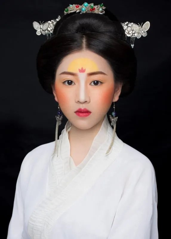 学化妆,大概多久多少钱