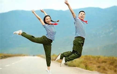 军旅婚纱照要怎么拍好看 军装创意婚纱照欣赏