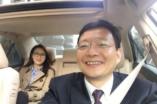 被称为财经网红一哥的李大霄,他到底有何魅力能拥有如此多的粉丝?