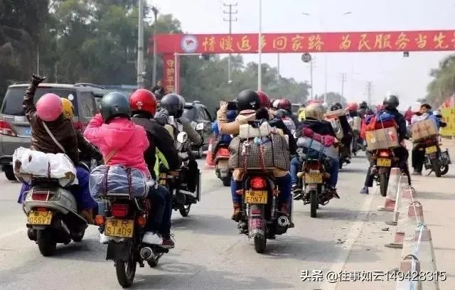 有些农民工日薪三四百,为何骑摩托车回家过年,而不坐飞机呢?