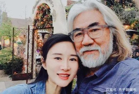 杜星霖被张纪中霸气搂怀,相差31岁被宠公主,她真的幸福吗?