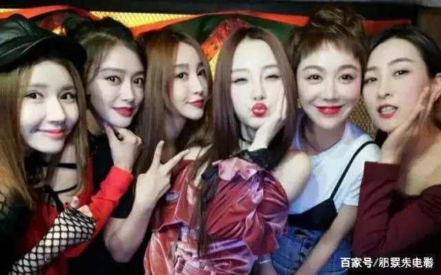 李易峰王一博否认恋情,3000万顶流瓜成谜?