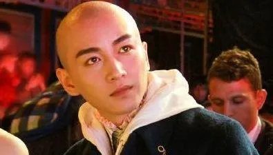 国内外有哪些明星秃头了依然很帅的?
