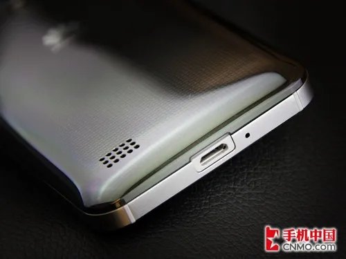 3.7寸双网智能社交靓机 华为S8600评测