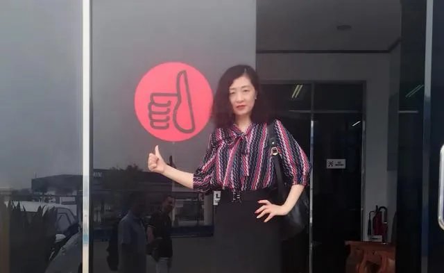 大家能否推荐下适合职场女性的服装品牌?穿上走路带风那种?