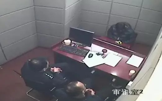 男子“八进宫”在派出所痛哭,老婆每次说同一句话“我们等你回来”,这事你怎么看?