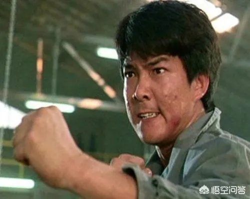《七小福》中为什么有的人用艺名有的人用原名?
