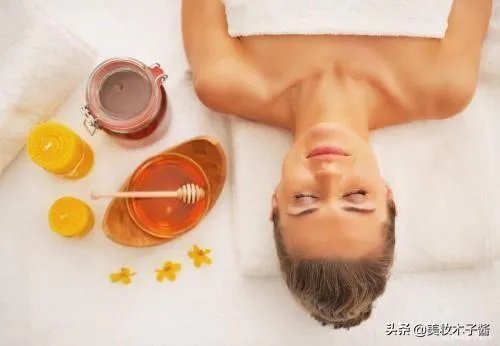 本人皮黄,混合皮肤,毛孔有点粗,很想买一种适合自己的护肤品,怎么选择?