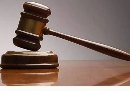 男子扔200万分手费就走钱丢了女孩担责吗？
