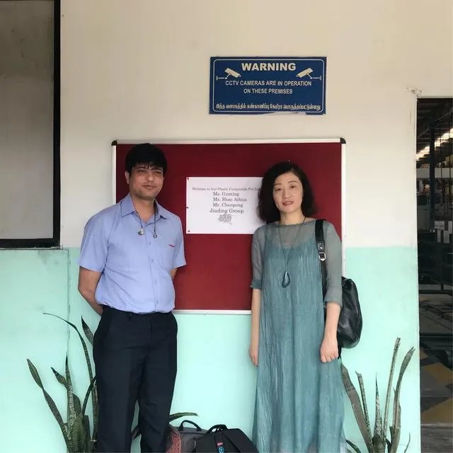 大家能否推荐下适合职场女性的服装品牌?穿上走路带风那种?