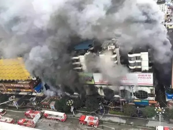 桂林一小区发生火灾,民房起火该如何自救?