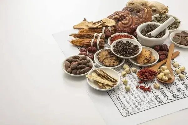 浙江一月子中心因在鸡汤里加党参被罚3万,“药食同源”你了解多少?