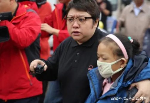 49岁韩红近照!暴瘦34斤,饿到想吃狗粮,这是怎么回事?
