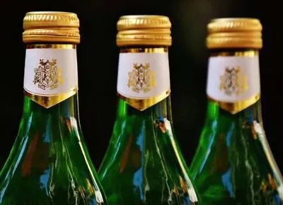 热牛奶可以解酒吗 酒有哪些不同的类型