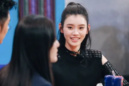 奚梦瑶肚子又大了,这是缺乏身材管理还是好事将近?