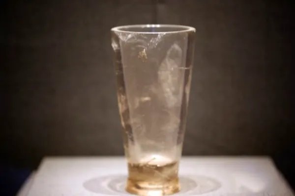 战国水晶杯是真还是假,难道是穿越过去的宝贝吗?