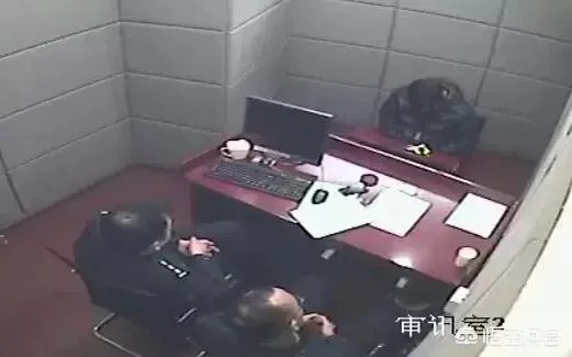 男子“八进宫”在派出所痛哭,老婆每次说同一句话“我们等你回来”,这事你怎么看?