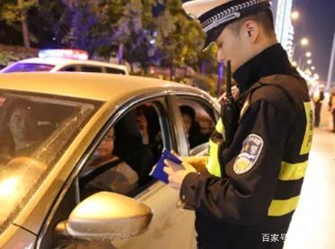 江西玛莎拉蒂女醉驾喊于伟,警方通报来了,此事中哪些信息值得关注?