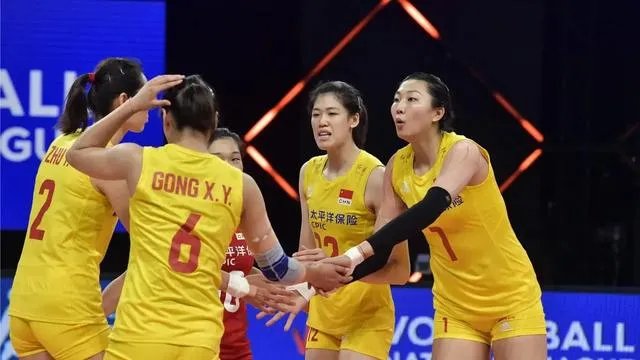 今晚女排3:0战胜俄罗斯,朱婷和李盈盈谁发挥的更好?