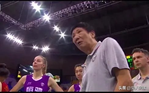 一传不稳、进攻乏力,恒大女排不敌伊萨无缘四强。你怎么看?