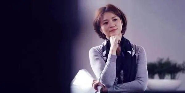 如何评价董卿的长相？