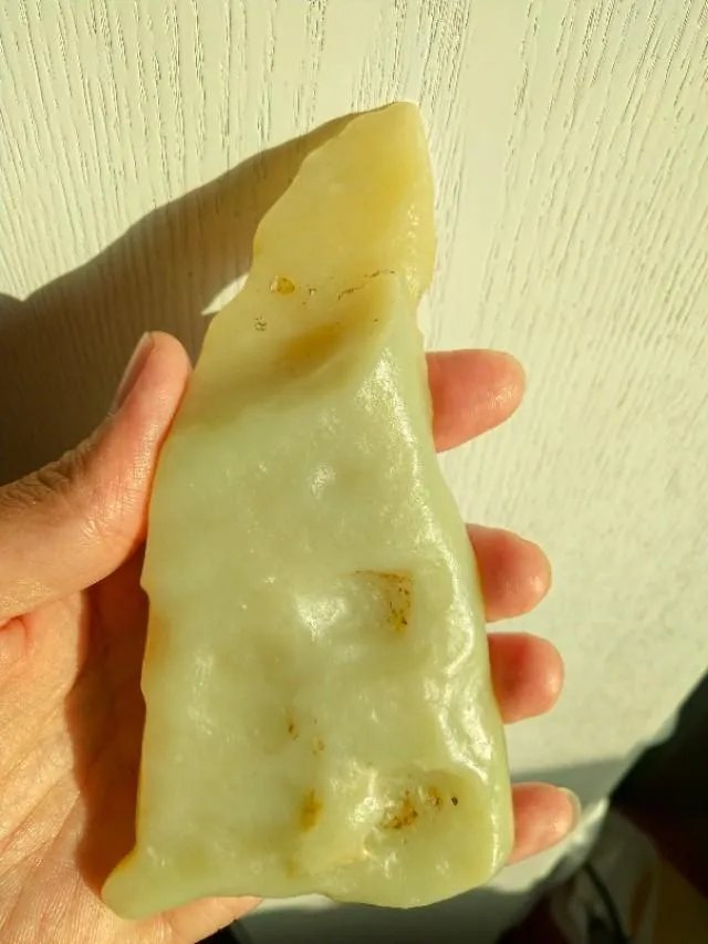 石友们,把你们的新疆和田玉、籽料原石和天然奇石发个图出来让石友们看看学习下?