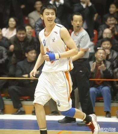 辽宁男篮杨鸣正式退役,为何辽宁球迷难舍难离,对于杨队长有何特殊感情吗?