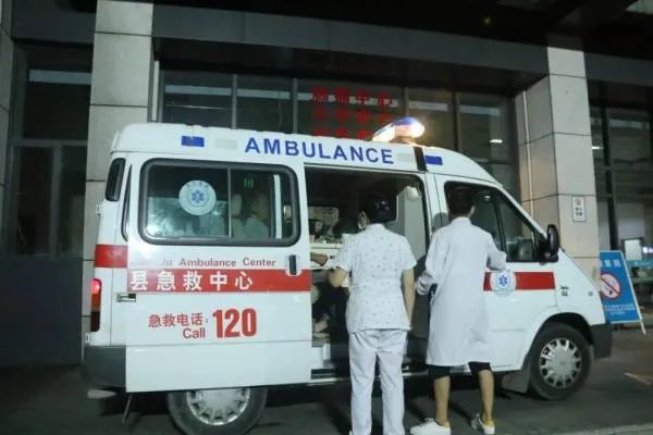 16岁女生昏倒抢救途中被送殡仪馆，是医院的责任吗？