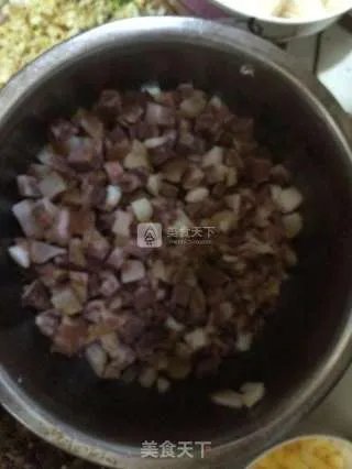 盐菜腊肉包子
