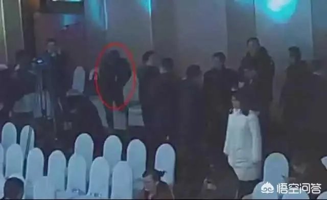 男子“八进宫”在派出所痛哭,老婆每次说同一句话“我们等你回来”,这事你怎么看?