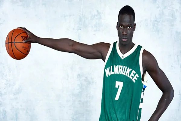 NBA雄鹿队员年薪排名2019 字母哥以年薪2416万美元排名第一