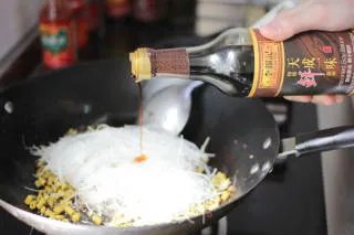 蚂蚁上树