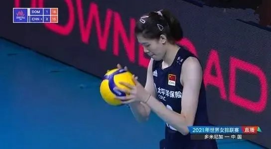今晚女排3:0战胜俄罗斯,朱婷和李盈盈谁发挥的更好?