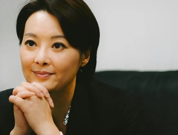 袁立和浙江卫视的对峙越来越白热化,她喊话几位老师出来说句公道话,你猜结果会如何?