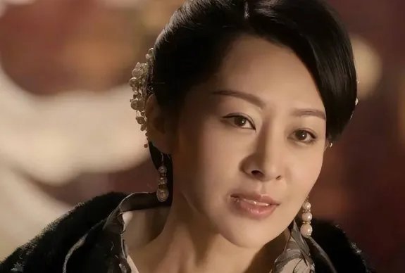 53岁许晴新片被换脸,出演的角色遭全面除名,究竟发生了什么?