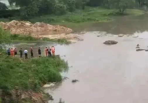 河北献县5名儿童在坑塘中溺亡,事故发生的主要原因是什么?