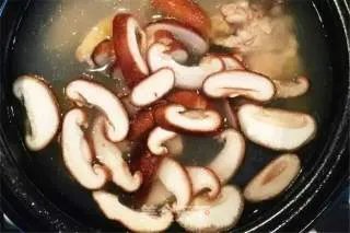 香菇鸡汤面