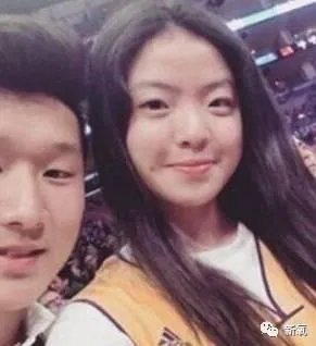 王中磊闺女晒长腿照,娱乐圈大佬们的千金都长什么样?