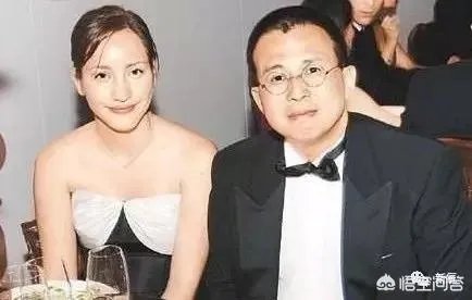 梁洛施前夫壕掷一亿为小26岁新欢买房，她是谁？
