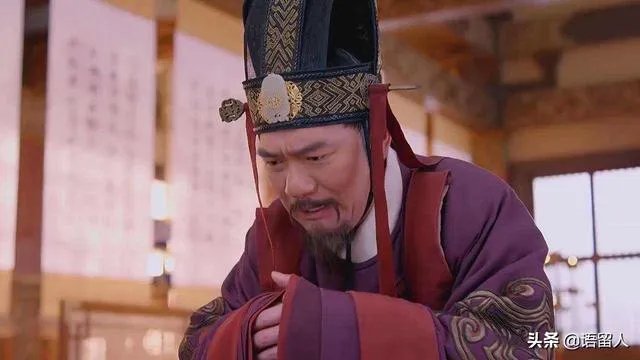 众争取怪珍,玄龄独收人物致幕府,与诸将密相申结,人人愿尽死力,应该如何翻译?